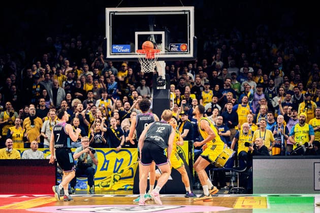 Jack Kayil Alba Berlin, 07 , Fans cheer, GER, ALBA Berlin vs Telekom Baskets Bonn, Basketball Men, easy Credit BBL, Season 2025 2026, Matchday 30, 20 04 2026 GER, ALBA Berlin vs Telekom Baskets Bonn, Basketball Men, easy Credit BBL, Season 2025 2026, Matchday 30, 20 04 2026 Berlin Copyright: xClaudiusxRauch,xEibner-Pressefotox xClaudiusxRauchx EP_CRH