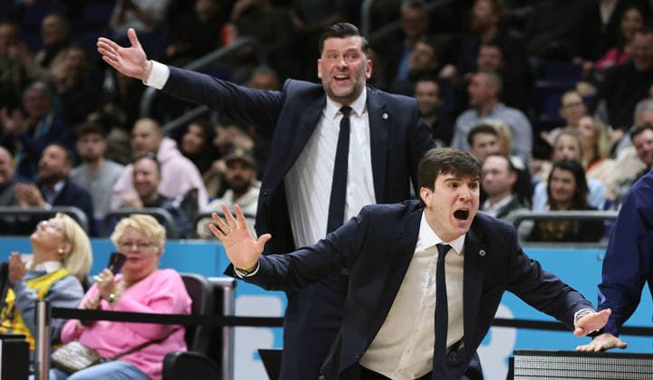 Coach Pedro Calles pointing, gesticulating, behind him co-coach Sebastian Trzcionka upper body action Sport Basketball BBL Bundesliga Men 30 Matchday Season 2025 2026 20 04 2026 ALBA Berlin vs Telekom Baskets Bonn