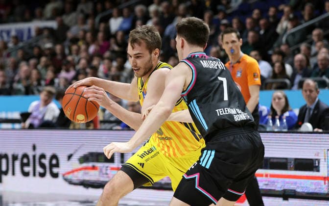 Malte Delow on the ball, Grayson Murphy duel Game scene Action Sport Basketball BBL Bundesliga Men 30 Matchday Season 2025 2026 20 04 2026 ALBA Berlin vs Telekom Baskets Bonn