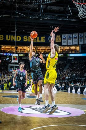 Basketball Berlin 20 04 2026 Season 2025 2026 EasyCredit BBL 1 Bundesliga Men, Men Alba Berlin Telekom Baskets Bonn Zachery Cooks Bonn, No 03