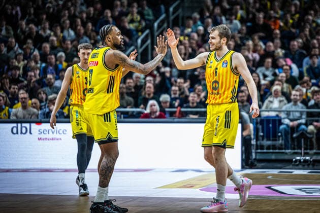 Basketball Berlin 20 04 2026 Season 2025 2026 EasyCredit BBL 1 Bundesliga Men, Men Alba Berlin Telekom Baskets Bonn J wan Roberts Alba Berlin, No 13 Malte Delow Alba Berlin, No 06