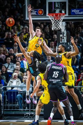 Basketball Berlin 20 04 2026 Season 2025 2026 EasyCredit BBL 1 Bundesliga Men, Men Alba Berlin Telekom Baskets Bonn Jalen Finch Bonn, No 00 Moses Wood Alba Berlin, No 11