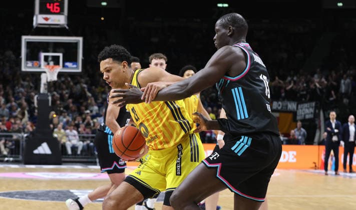New signing Michael Rataj on the ball, Kur Jongkuch duel Game scene Action Sport Basketball BBL Bundesliga Men 30 Matchday Season 2025 2026 20 04 2026 ALBA Berlin vs Telekom Baskets Bonn