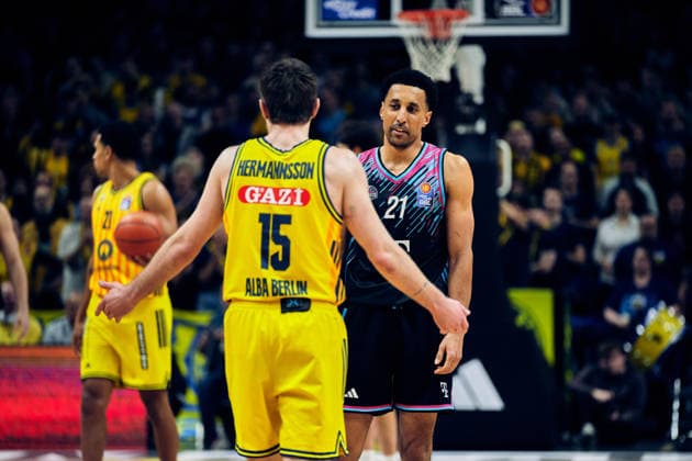 Martin Hermannsson Alba Berlin, 15 , Joel Aminu Telekom Baskets Bonn, 21 , GER, ALBA Berlin vs Telekom Baskets Bonn, Basketball Men, easy Credit BBL, Season 2025 2026, Matchday 30, 20 04 2026 GER, ALBA Berlin vs Telekom Baskets Bonn, Basketball Men, easy Credit BBL, Season 2025 2026, Matchday 30, 20 04 2026 Berlin Copyright: xClaudiusxRauch,xEibner-Pressefotox xClaudiusxRauchx EP_CRH
