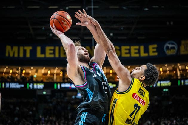 Basketball Berlin 20 04 2026 Season 2025 2026 EasyCredit BBL 1 Bundesliga Men, Men Alba Berlin Telekom Baskets Bonn Melvin Jostmann Bonn, No 12 Michael Rataj Alba Berlin, No 21