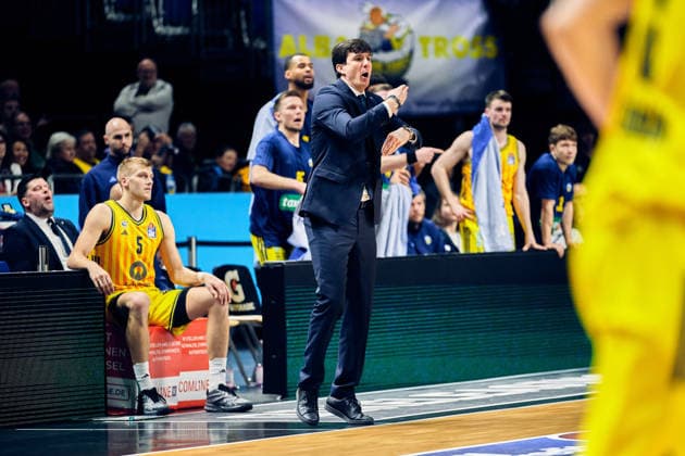 Pedro Calles Alba Berlin, Head Coach , GER, ALBA Berlin vs Telekom Baskets Bonn, Basketball Men, easy Credit BBL, Season 2025 2026, Matchday 30, 20 04 2026 GER, ALBA Berlin vs Telekom Baskets Bonn, Basketball Men, easy Credit BBL, Season 2025 2026, Matchday 30, 20 04 2026 Berlin Copyright: xClaudiusxRauch,xEibner-Pressefotox xClaudiusxRauchx EP_CRH