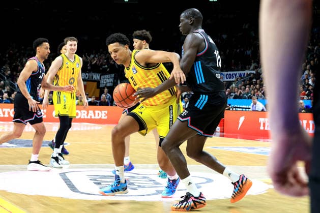DEU, easyCredit BBL, ALBA vs Telekom Baskets Bonn, 20 04 2026, Uber Arena, Berlin, DEU, easyCredit BBL, ALBA vs Telekom Baskets Bonn, in the picture Michael Rataj ALBA Berlin 21 , Kur Jongkuch Telekom Baskets Bonn 15 nordphotoxGmbHx xEngler nph00076