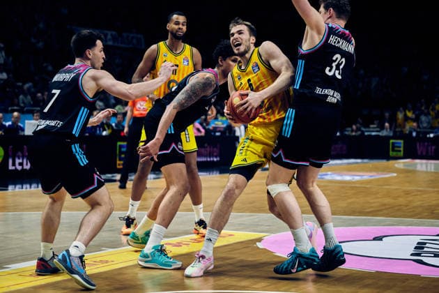 Malte Delow Alba Berlin, 06 , Grayson Murphy Telekom Baskets Bonn, 07 , Michael Kessens Telekom Baskets Bonn, 06 , Patrick Heckmann Telekom Baskets Bonn, 33 , GER, ALBA Berlin vs Telekom Baskets Bonn, Basketball Men, easy Credit BBL, Season 2025 2026, Matchday 30, 20 04 2026 GER, ALBA Berlin vs Telekom Baskets Bonn, Basketball Men, easy Credit BBL, Season 2025 2026, Matchday 30, 20 04 2026 Berlin Copyright: xClaudiusxRauch,xEibner-Pressefotox xClaudiusxRauchx EP_CRH
