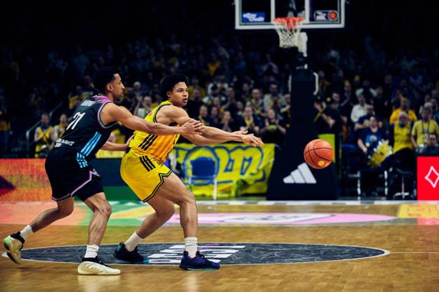 Joel Aminu Telekom Baskets Bonn, 21 , Jack Kayil Alba Berlin, 07 , GER, ALBA Berlin vs Telekom Baskets Bonn, Basketball Men, easy Credit BBL, Season 2025 2026, Matchday 30, 20 04 2026 GER, ALBA Berlin vs Telekom Baskets Bonn, Basketball Men, easy Credit BBL, Season 2025 2026, Matchday 30, 20 04 2026 Berlin Copyright: xClaudiusxRauch,xEibner-Pressefotox xClaudiusxRauchx EP_CRH