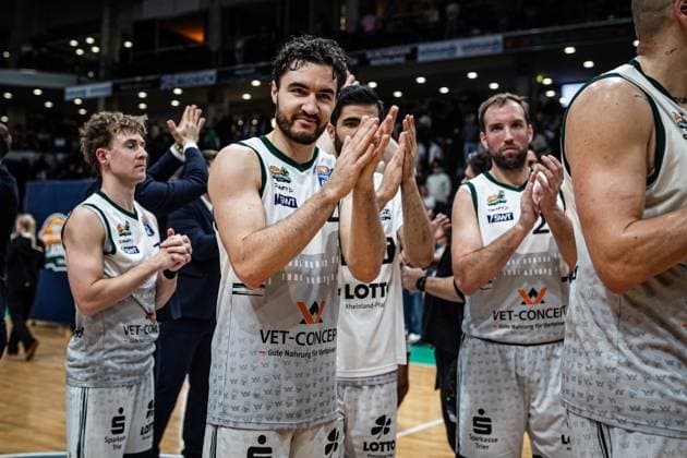 Steven Ashworth Gladiators Trier , Clayton Guillozet Gladiators Trier , JJ Mann Gladiators Trier , Vet Concept Gladiators Trier vs FC Bayern Muenchen Basketball , Basketball, easyCredit BBL, Matchday 30, Season 2025 2026, 20 04 2026 Vet Concept Gladiators Trier vs FC Bayern Muenchen Basketball , Basketball, easyCredit BBL, Matchday 30, Season 2025 2026, 20 04 2026 Copyright: xEibner-Pressefoto AlexanderxNeisx EP_ANS