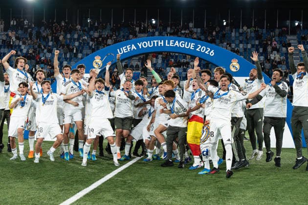 LAUSANNE, SWITZERLAND - APRIL 20 : Real lifting the trophy after the win during the UEFA Youth League final between Club Brugge and Real Madrid at Stade de la Tuilière on April 20 in Lausanne, Switzerland.  Copyright: xCarlaxBoticax xSPPx Sportspressphoto_SPR133749