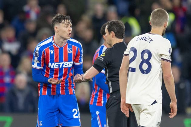 Crystal Palace v West Ham United, Premier League, Football, Selhurst Park, London, UK - 20 Apr 2026 Jorgen Strand Larsen of Crystal Palace FC (22) reacts to Referee Darren England London Selhurst Park GBR, UK NEWSPAPERS OUT Copyright: xEllixBirchx
