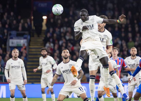 Crystal Palace v West Ham United, Premier League, Football, Selhurst Park, London, UK - 20 Apr 2026 El Hadji Malick Diouf of West Ham United (12) jumps for the aerial ball London Selhurst Park GBR, UK NEWSPAPERS OUT Copyright: xEllixBirchx