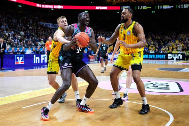 Kur Jongkuch Telekom Baskets Bonn, 15 , J Wan Roberts Alba Berlin, 13 , GER, ALBA Berlin vs Telekom Baskets Bonn, Basketball Men, easy Credit BBL, Season 2025 2026, Matchday 30, 20 04 2026 GER, ALBA Berlin vs Telekom Baskets Bonn, Basketball Men, easy Credit BBL, Season 2025 2026, Matchday 30, 20 04 2026 Berlin Copyright: xClaudiusxRauch,xEibner-Pressefotox xClaudiusxRauchx EP_CRH