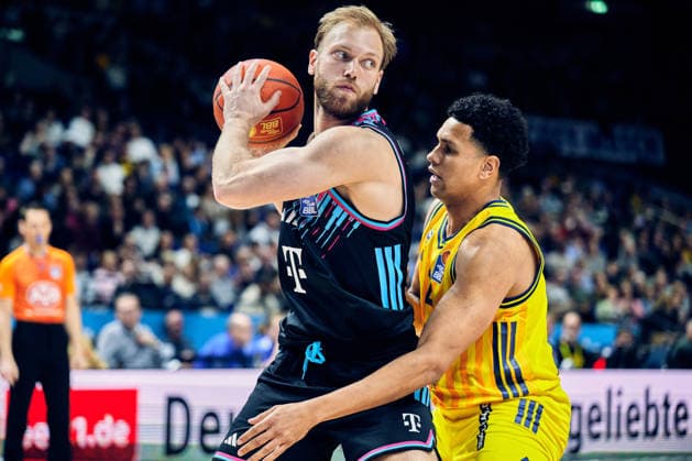 Melvin Jostmann Telekom Baskets Bonn, 12 , Michael Rataj Alba Berlin, 21 GER, ALBA Berlin vs Telekom Baskets Bonn, Basketball Men, easy Credit BBL, Season 2025 2026, Matchday 30, 20 04 2026 GER, ALBA Berlin vs Telekom Baskets Bonn, Basketball Men, easy Credit BBL, Season 2025 2026, Matchday 30, 20 04 2026 Berlin Copyright: xClaudiusxRauch,xEibner-Pressefotox xClaudiusxRauchx EP_CRH