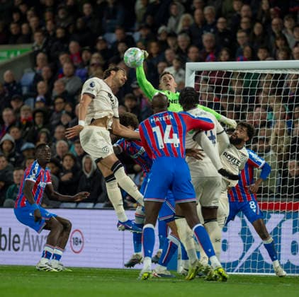 Crystal Palace v West Ham United Premier League Dean Henderson of Crystal Palace makes a save during the Premier League match between Crystal Palace and West Ham United at Selhurst Park, London 20 04 2026 UK Newspapers OUT Copyright: xBenjaminxGilbertx FIL-23315-0053