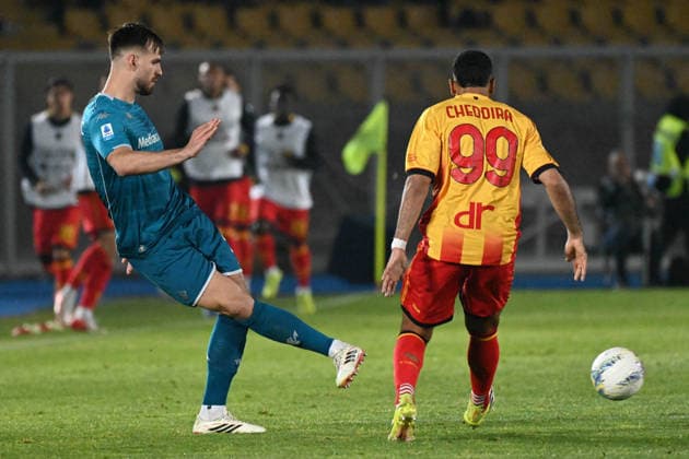 CALCIO - Serie A - US Lecce vs ACF Fiorentina Marin Pongra?ic (Ac Fiorentina) in action during US Lecce vs ACF Fiorentina, Italian soccer Serie A match in Lecce, Italy, April 20 2026 Lecce Italy  Copyright: xIPAxSport ABACAx