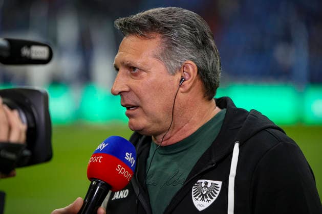 19.04.2026, GER, Fussball, Herren, 2. BL, Saison 2025 2026, FC Schalke 04 - Preußen Münster Trainer Alois Schwartz (Münster) im Interview Gelsenkirchen VELTINS-Arena Nordrhein-Westfalen Deutschland *** 19 04 2026, GER, Soccer, Men, 2 BL, Season 2025 2026, FC Schalke 04 Preußen Münster Coach Alois Schwartz Münster Interview Gelsenkirchen VELTINS Arena Nordrhein Westfalen Germany Copyright: xAdrianxSchlüterx