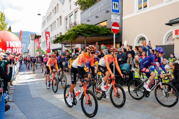 CYCLING - Tour of the Alps 2026 TELFS,AUSTRIA,21.APR.26 - CYCLING - Tour of the Alps, stage 2, Telfs - Martell. Image shows Peter Oxenberg Hansen (DEN INEOS GRENADIERS), Thymen Arensman (NED INEOS GRENADIERS) with the peloton.  GEPAxpictures xMarkoxVulic
