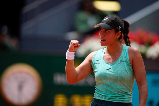 April 21, 2026, Madrid, Madrid, Spain: Jessica Bouzas of Spain plays against Beatriz Haddad Maia of Brazil during the Mutua Madrid Open 2026, ATP, Tennis Herren Masters 1000 and WTA, Tennis Damen 1000, at La Caja Magica on April 21, 2026 in Madrid, Spain. Madrid Spain - ZUMAa181 20260421_zaa_a181_101 Copyright: xOscarxJ.xBarrosox