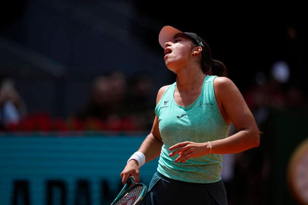 April 21, 2026, Madrid, Madrid, Spain: Jessica Bouzas of Spain plays against Beatriz Haddad Maia of Brazil during the Mutua Madrid Open 2026, ATP, Tennis Herren Masters 1000 and WTA, Tennis Damen 1000, at La Caja Magica on April 21, 2026 in Madrid, Spain. Madrid Spain - ZUMAa181 20260421_zaa_a181_110 Copyright: xOscarxJ.xBarrosox