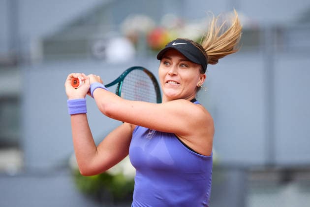 Mutua Madrid Open - Day Two Paula Badosa of Spain plays a backhand against Julia Grabher of Austria during the GirlÕs Singles match on day two of the Mutua Madrid Open at Caja Magica on April 21, 2026, in Madrid, Spain. Madrid Caja Magica Madrid Spain RL_MMO2K26_000270 Copyright: xRicardoxLarreinax