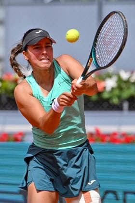 April 21, 2026, Madrid, Spain: JESSICA BOUZAS MANEIRO of Spain in action against B. Haddad Maia of Brazil during their WTA, Tennis Damen Mutua Madrid Open 2026 at Caja Magica in Madrid, Spain. Bouzas won 6:1, 6:1. Madrid Spain - ZUMAc312 20260421_zsp_c312_100 Copyright: xOscarxManuelxSanchezx