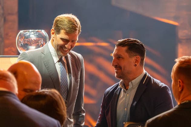 Deutschland: FIBA World Cup Germany 2026 Gruppenauslosung und Hall of Fame Zeremonie, Class of 2026, am 21.04. in Berlin, Kraftwerk: Dirk Nowitzki, Stefan Kretzschmar *** Germany FIBA World Cup Germany 2026 Group Draw and Hall of Fame Ceremony, Class of 2026, on 21 April in Berlin, Kraftwerk Dirk Nowitzki, Stefan Kretzschmar Copyright: xSvenxHeidmannx