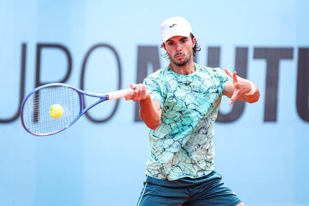 Mutua Madrid Open 2026 - Day 2 Jaime Faria of Portugal competes against Lloyd Harris of South Africa during their Men s Singles match on Day Two of the Mutua Madrid Open at La Caja Magica on April 21, 2026, in Madrid, Spain. Madrid Madrid Spain  Copyright: xMiguelxReisx originalFilename:reis-notitle260421_npYFU.jpg