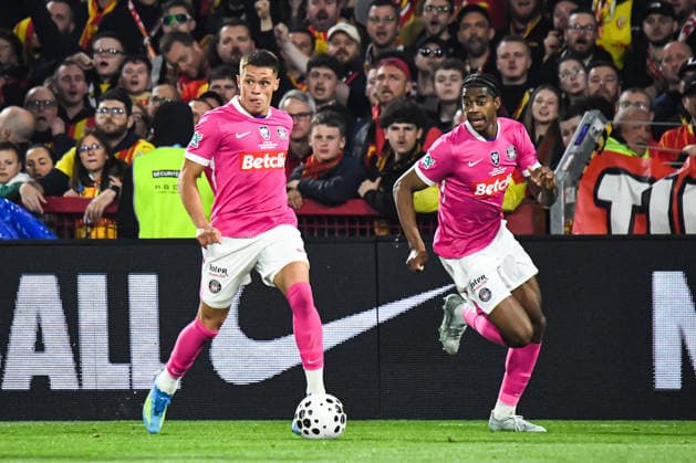 FOOTBALL : RC Lens vs Toulouse FC - Coupe de France - Demi-finale - 21 04 2026 Santiago Hidalgo (Toulouse FC) Dayann Methalie (Toulouse FC) LensFrance  Copyright: xBaptistexAutissierx