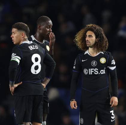 Premier League - Brighton & Hove Albion FC and Chelsea FC BRIGHTON, ENGLAND, APRIL 21: Trevoh Chalobah, Enzo Fernandez & Marc Cucurella of Chelsea look disappointed & dejected as they walk off the pitch at half time during the Premier League match between Brighton & Hove Albion FC v Chelsea FC at AMEX Community Stadium, Brighton, England, on April 21. (Photo by Daniel Weir) Brighton AMEX Community Stadium England Copyright: xDanielxWeir SportsxPressxPhotox Sportspressphoto_SPR133993