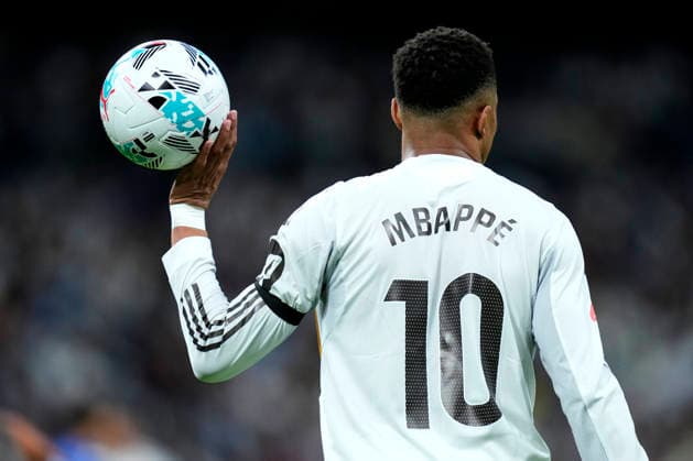 ESP: Real Madrid - Deportivo Alaves. La Liga EA Sports. Date 33 Kylian Mbappe of Real Madrid CF during the La Liga EA Sports match between Real Madrid and Deportivo Alaves played at Santiago Bernabeu Stadium on April 21, 2026 in Madrid. kpng Copyright: xCesarxCebollax xPRESSINPHOTOx PS_260421_RMA_ALA_2526_009