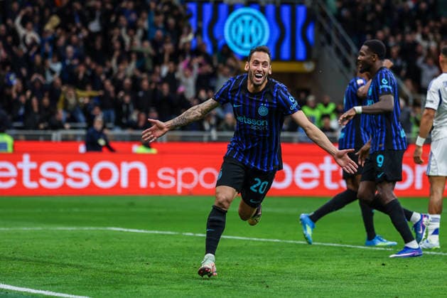 FC Internazionale vs Como 1907 - Coppa Italia 2025 26 Semi-Finals 2nd Leg - 21 04 2026 Hakan Calhanoglu of FC Internazionale celebrates after scoring a goal during Coppa Italia 2025 26 Semi-Finals 2nd Leg football match between FC Internazionale and Como 1907 at San Siro Stadium in Milan, Italy *** FC Internazionale vs Como 1907 Coppa Italia 2025 26 Semi Finals 2nd Leg 21 04 2026 Hakan Calhanoglu of FC Internazionale celebrates after scoring a goal during Coppa Italia 2025 26 Semi Finals 2nd Leg football match between FC Internazionale and Como 1907 at San Siro Stadium in Milan, Italy Copyright: xBEAUTIFULxSPORTS Carabellix