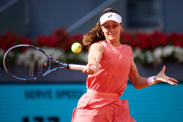 Mutua Madrid Open - Day Three Zeynep Sommez of Turkey plays a forehand against Carlota Martinez Cirez of Spain during the GirlÕs Singles match on day three of the Mutua Madrid Open at Caja Magica on April 22, 2026, in Madrid, Spain. Madrid Caja Magica Madrid Spain RL_MMO2K26_000365 Copyright: xRicardoxLarreinax