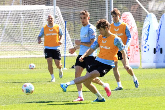 DEU, DFL, 2 FBL Hertha BSC, Training, 22 04 2026, Sportforum, Berlin, DEU, DFL, 2 FBL Hertha BSC, Training, im Bild Pascal Klemens Hertha BSC Berlin 41 , Marten Winkler Hertha BSC Berlin 22 , Kennet Eichhorn Hertha BSC Berlin 23 DFL regulations prohibit any use of Photographs as image sequences and or quasi video nordphotoxGmbHx xEngler nph00076