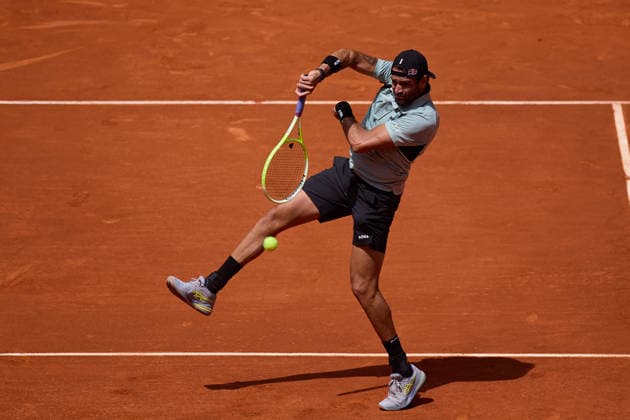 Mutua Madrid Open - Day Three Matteo Berrettini of Italy plays a forehand against Dino Prizmic of Croatia during the MenÕs Singles match on day three of the Mutua Madrid Open at Caja Magica on April 22, 2026, in Madrid, Spain. Madrid Caja Magica Madrid Spain RL_MMO2K26_000468 Copyright: xRicardoxLarreinax