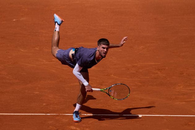 Mutua Madrid Open - Day Three Dino Prizmic of Croatia serves against Matteo Berrettini of Italy during the Men™s Singles match on day three of the Mutua Madrid Open at Caja Magica on April 22, 2026, in Madrid, Spain. Madrid Caja Magica Madrid Spain RL_MMO2K26_000471 Copyright: xRicardoxLarreinax