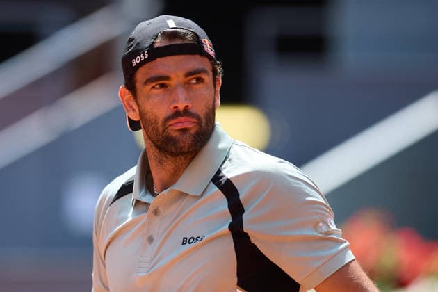 Mutua Madrid Open - Day Three Matteo Berrettini of Italy looks on against Dino Prizmic of Croatia during the MenÕs Singles match on day three of the Mutua Madrid Open at Caja Magica on April 22, 2026, in Madrid, Spain. Madrid Caja Magica Madrid Spain RL_MMO2K26_000495 Copyright: xRicardoxLarreinax