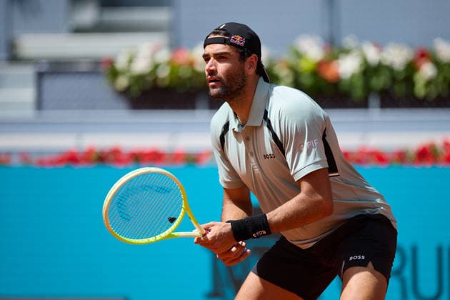 Mutua Madrid Open - Day Three Matteo Berrettini of Italy looks on against Dino Prizmic of Croatia during the MenÕs Singles match on day three of the Mutua Madrid Open at Caja Magica on April 22, 2026, in Madrid, Spain. Madrid Caja Magica Madrid Spain RL_MMO2K26_000500 Copyright: xRicardoxLarreinax