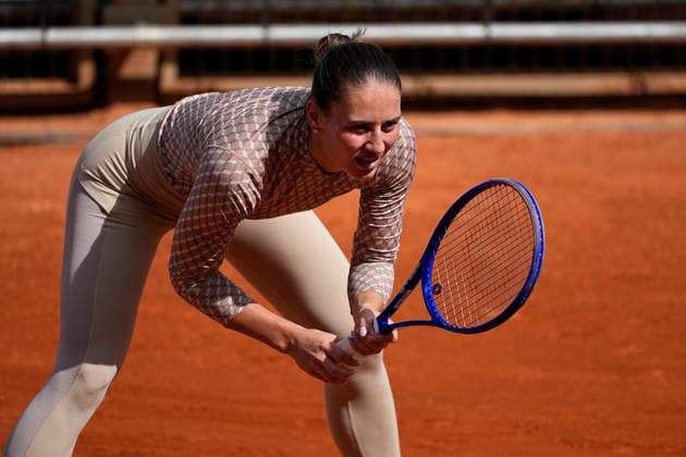 April 22, 2026, Madrid, Madrid, Spain: Marta Kostiuk of Ukraine practices during the Mutua Madrid Open 2026, ATP, Tennis Herren Masters 1000 and WTA, Tennis Damen 1000, at La Caja Magica on April 22, 2026 in Madrid, Spain. Madrid Spain - ZUMAa181 20260422_zaa_a181_071 Copyright: xOscarxJ.xBarrosox
