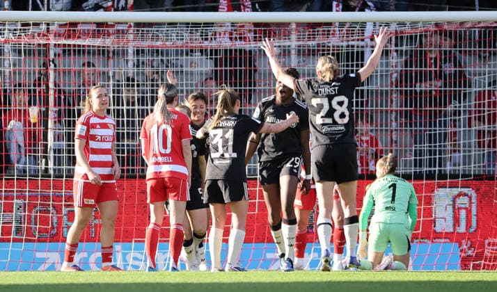 Edna Imade cheers after scoring 0 1 with teammates Joy Emotion Sport Football Soccer 1 Bundesliga Women Women 23 Matchday Season 2025 2026 22 04 2026 1 FC Union Berlin vs FC Bayern München FCB DFL regulations prohibit any use of photographs as image sequences and or quasi video