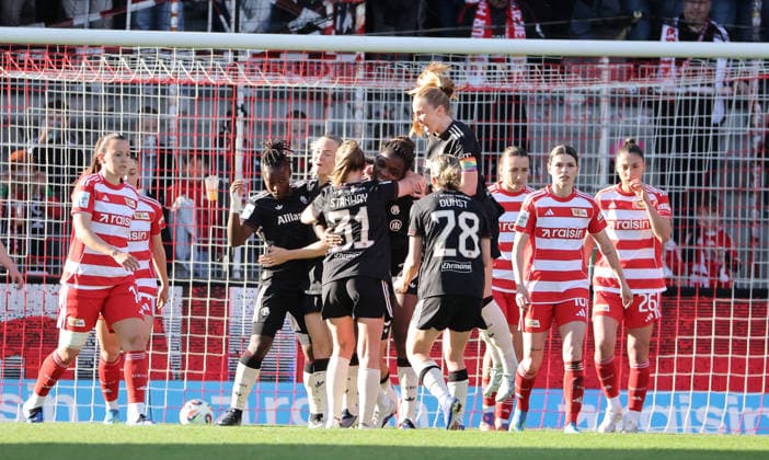 Edna Imade cheers after scoring 0 1 with teammates Joy Emotion Sport Football Soccer 1 Bundesliga Women Women 23 Matchday Season 2025 2026 22 04 2026 1 FC Union Berlin vs FC Bayern München FCB DFL regulations prohibit any use of photographs as image sequences and or quasi video