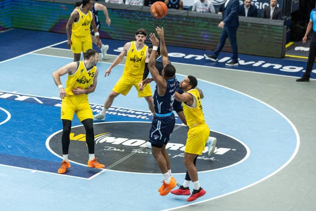 GER, ENBL VIMODROM Final 4, Semifinal 1, CSO Voluntari Dziki Warsaw 22 04 2026, Stadthalle, Weißenfels, GER, ENBL VIMODROM Final 4, Semifinal 1, CSO Voluntari Dziki Warsaw Mike Caffey CSO Voluntari, 5 Â Foto Alexander Trienitz Weißenfels Stadthalle Sachsen Anhalt Germany