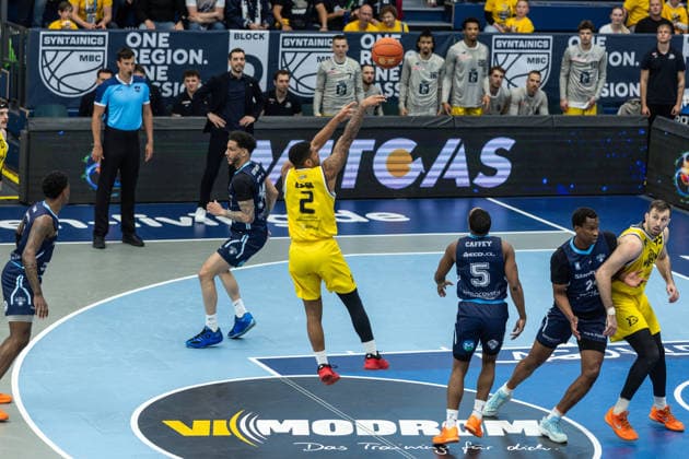 GER, ENBL VIMODROM Final 4, Semifinal 1, CSO Voluntari Dziki Warsaw 22 04 2026, Stadthalle, Weißenfels, GER, ENBL VIMODROM Final 4, Semifinal 1, CSO Voluntari Dziki Warsaw Darnell Edge Dziki Warsaw, 2 Â Photo Alexander Trienitz Weißenfels Stadthalle Sachsen Anhalt Germany