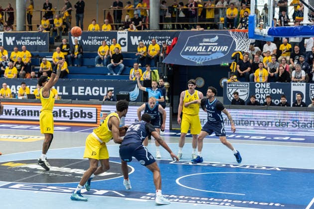 GER, ENBL VIMODROM Final 4, Semifinal 1, CSO Voluntari Dziki Warsaw 22 04 2026, Stadthalle, Weißenfels, GER, ENBL VIMODROM Final 4, Semifinal 1, CSO Voluntari Dziki Warsaw Rivaldo Soares Dziki Warsaw, 4 on a free throw  Photo Alexander Trienitz Weißenfels Stadthalle Sachsen Anhalt Germany