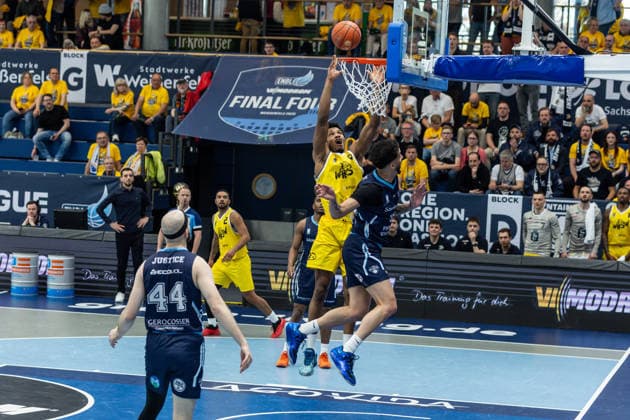 GER, ENBL VIMODROM Final 4, Semifinal 1, CSO Voluntari Dziki Warsaw 22 04 2026, Stadthalle, Weißenfels, GER, ENBL VIMODROM Final 4, Semifinal 1, CSO Voluntari Dziki Warsaw Ody Oguama Dziki Warsaw, 25 Â Photo Alexander Trienitz Weißenfels Stadthalle Sachsen Anhalt Germany