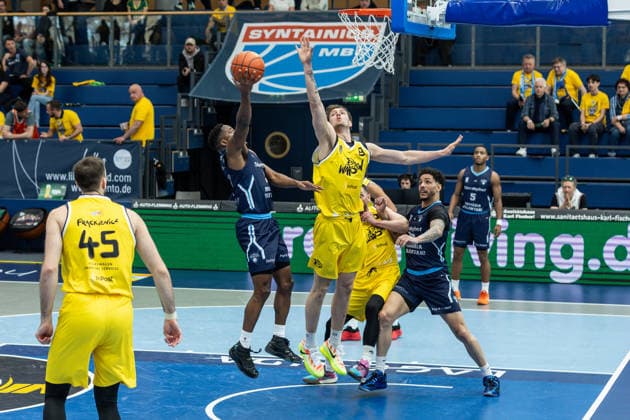 GER, ENBL VIMODROM Final 4, Semifinal 1, CSO Voluntari Dziki Warsaw 22 04 2026, Stadthalle, Weißenfels, GER, ENBL VIMODROM Final 4, Semifinal 1, CSO Voluntari Dziki Warsaw Sacar Anim CSO Voluntari, 1 , Krzysztof Kempa Dziki Warsaw, 8 Â Foto Alexander Trienitz Weißenfels Stadthalle Sachsen Anhalt Germany