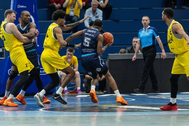 GER, ENBL VIMODROM Final 4, Semifinal 1, CSO Voluntari Dziki Warsaw 22 04 2026, Stadthalle, Weißenfels, GER, ENBL VIMODROM Final 4, Semifinal 1, CSO Voluntari Dziki Warsaw Mike Caffey CSO Voluntari, 5 Â Foto Alexander Trienitz Weißenfels Stadthalle Sachsen Anhalt Germany