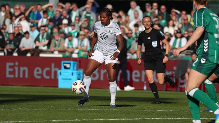 Bremen vs VfL, BL Women Bremen, 22 04 2026, Football, Women, Google Pixel Bundesliga, Season 2025 2026, SV Werder Bremen vs VfL Wolfsburg, Lineth Beerensteyn VfL Wolfsburg Germany
