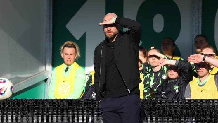 Bremen vs VfL, BL Women Bremen, 22 04 2026, Football, Women, Google Pixel Bundesliga, Season 2025 2026, SV Werder Bremen vs VfL Wolfsburg, Head Coach Stephan Lerch VfL Wolfsburg Germany